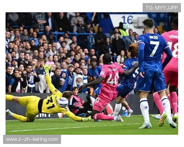 切尔西弧顶的精妙传球撕开中路阻挡 切尔西弧顶的精妙传球撕开中路阻挡